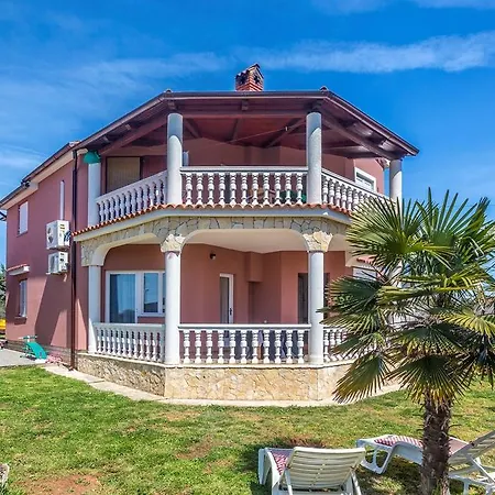 Nikola Apartamento Pula