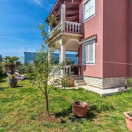Chude Apartment