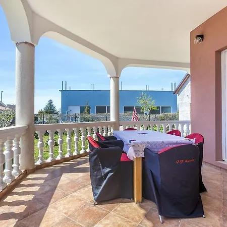 Chude Apartment