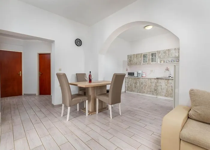 아파트 Nikola 풀라